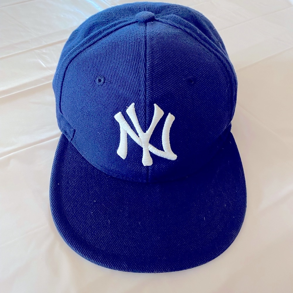 Men’s MLB New York Yankee’s Baseball Cap 🧢 Size 7 1/8.